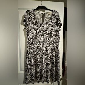 Michael Kors Women Dress Size OX. Black/White good condition